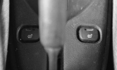 25 – выключатель обогрева правого переднего сиденья