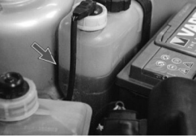 Проверка уровня и доливка охлаждающей жидкости