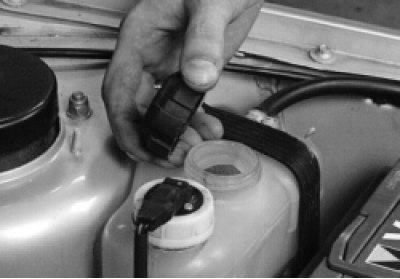 Проверка уровня и доливка охлаждающей жидкости