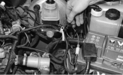 Проверка уровня и доливка масла в коробку передач