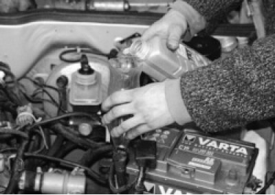 Проверка уровня и доливка масла в коробку передач