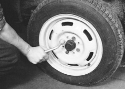 Поднимите автомобиль