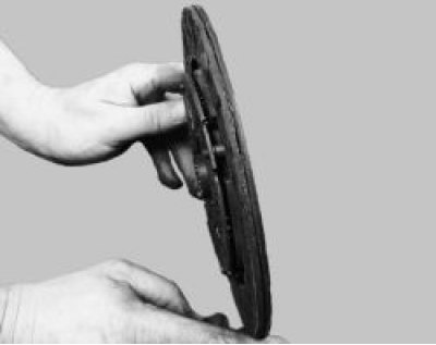 Проверьте биение ведомого диска