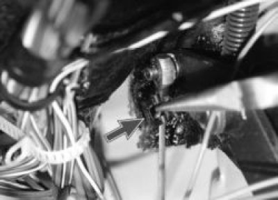 Снимите стопорную скобу