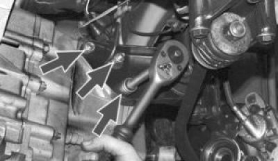 Отверните три гайки крепления левой опоры