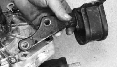 снимите заднюю опору