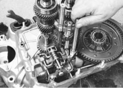 Приподнимите шток