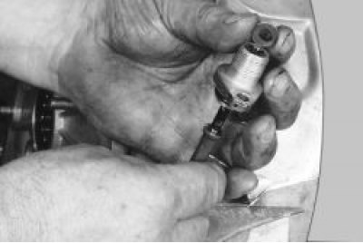 Вытолкните уплотнительное кольцо