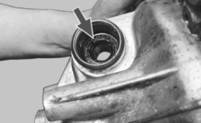 замените сальник штока