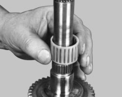 Снимите игольчатый подшипник