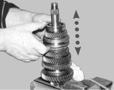 проверьте работу синхронизаторов