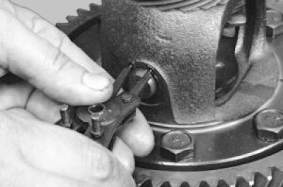 Снимите стопорное кольцо