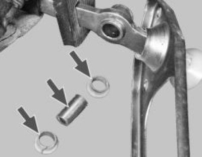 Выньте ось рычага