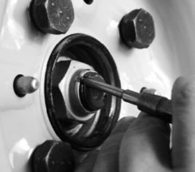 расконтрите гайку