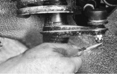 Выньте шплинт гайки