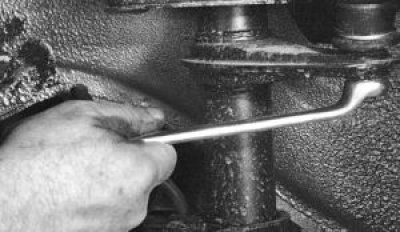 гайку крепления шарового шарнира