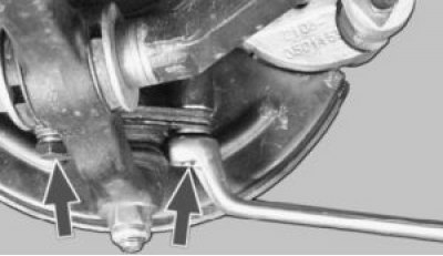 отсоедините шаровой шарнир рычага