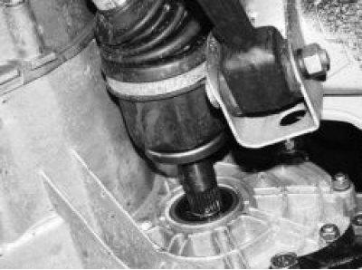 Снимите вал привода