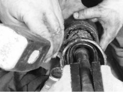 сбейте внутренний шарнир