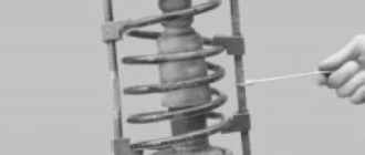 Зажмите телескопическую стойку