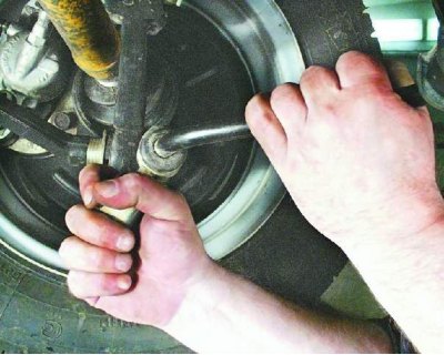 Осмотрите штангу стабилизатора