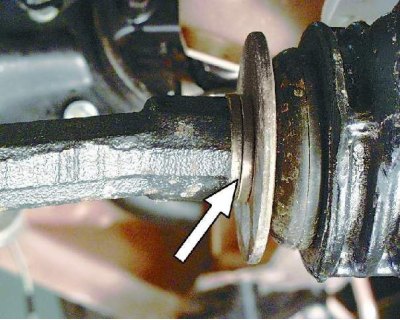 Выверните три болта