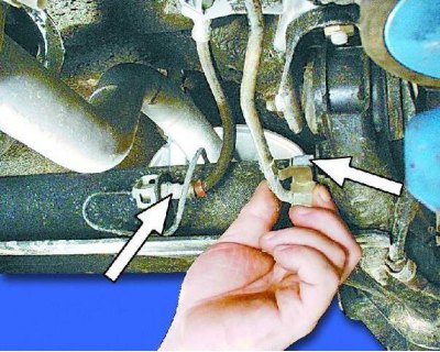 Отсоедините шланги тормозных механизмов