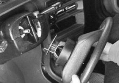 Окончательно отверните гайку