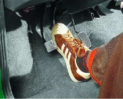 Наденьте резиновый шланг