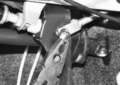 снимите стопорную скобу