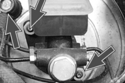 Отсоедините шланг от обратного клапана