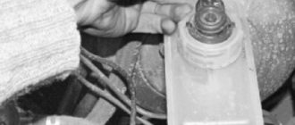 Снятие и установка главного тормозного цилиндра