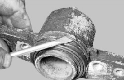 снимите стопорное кольцо