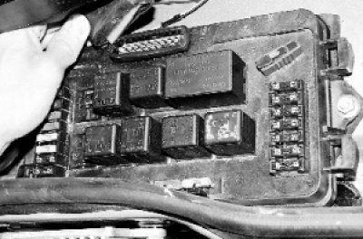 отсоедините от блока верхнюю колодку