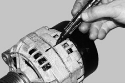 Промаркируйте взаимное расположение крышек генератора