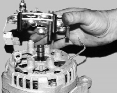 Снимите выпрямительный блок