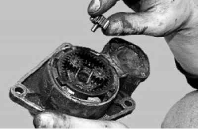 Снимите три планетарные шестерни