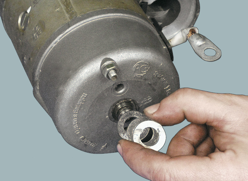 Снимите стопорное кольцо