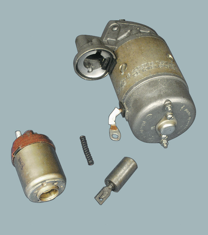 Снимите тяговое реле