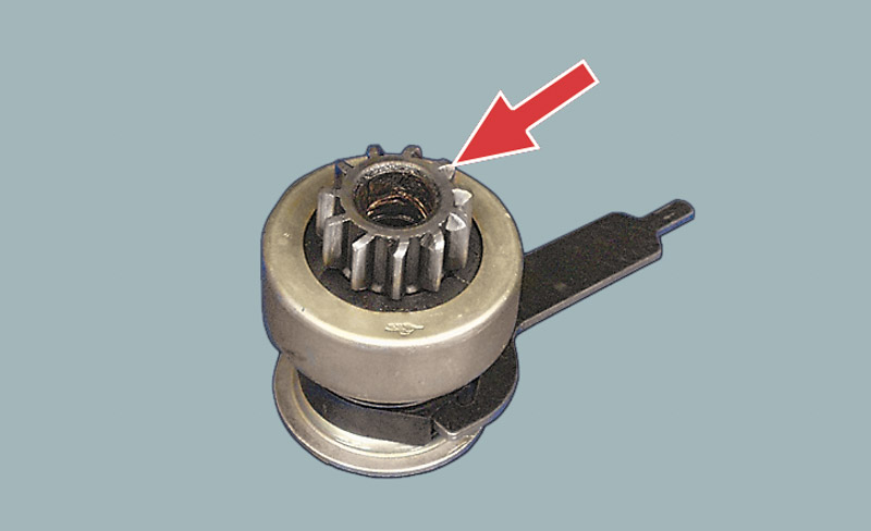 Наденьте привод стартера на вал якоря