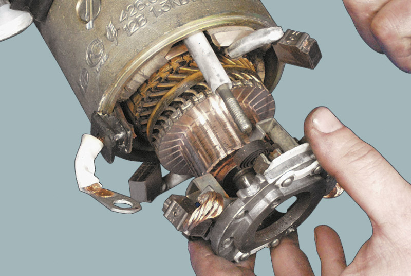 Держатели изолированных щеток не должны замыкаться