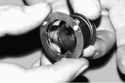 снимите пластину