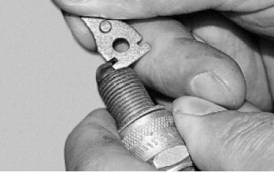 отрегулируйте зазор