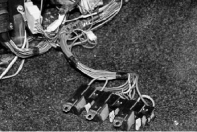 снимите блок реле