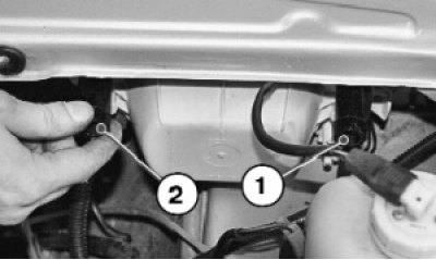 Отрегулируйте винтами положение светового пятна