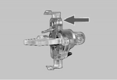 чтобы нижний контакт держателя установился на скользящий контакт
