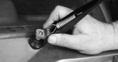 Снимите рычаги щеток