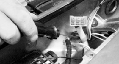 выньте его из отверстия