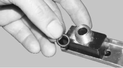 Выньте уплотнительные кольца