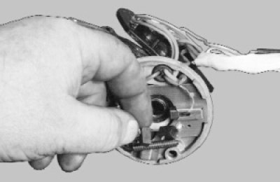 Замените изношенные или со сколами щетки